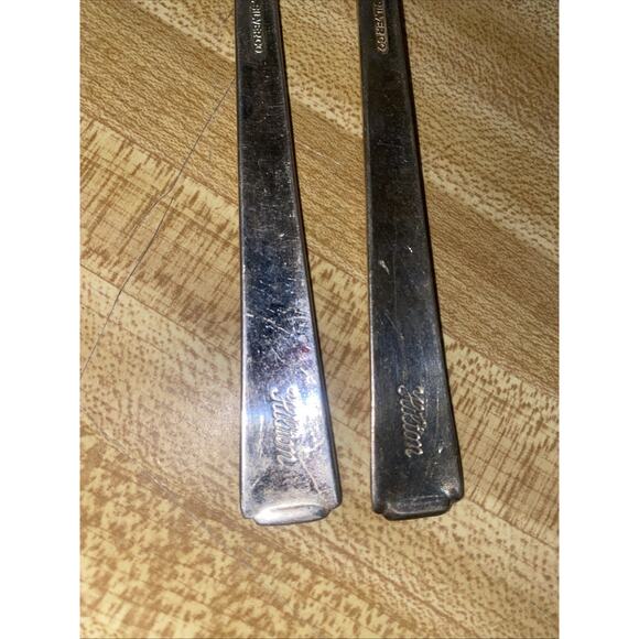 Set Of 2 Hilton Hotel International Silver Cocktail Seafood Forks Silverplate - Picture 6 of 7